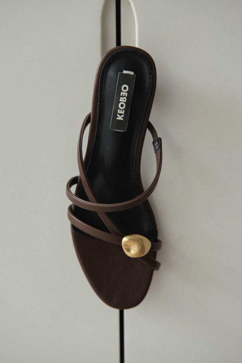 GUỐC DÂY NÂU KHUY VÀNG