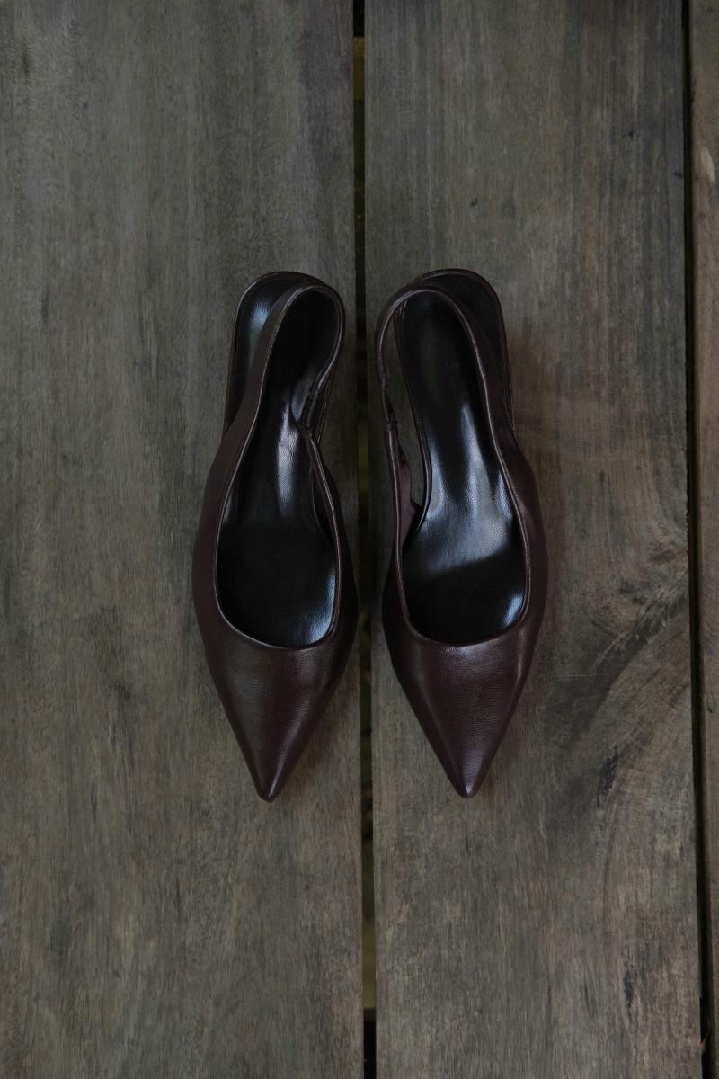 MŨI NHỌN ĐỎ NÂU